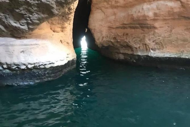 Private Day Trip to Wadi Shab & Bimmah Sinkhole Price Up To 5 Persons - Transportation, timing, and small extras that change the day