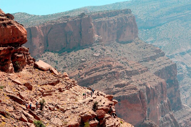Private Explore Oman Grand Canyon, Jebel Shams and Nizwa - Quick hits before you go