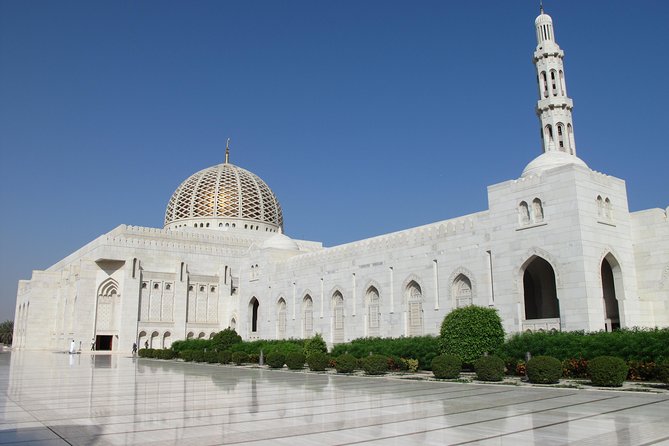 Private Full Day Muscat City Tour - A full-day Muscat plan that stays comfortable in a 4x4