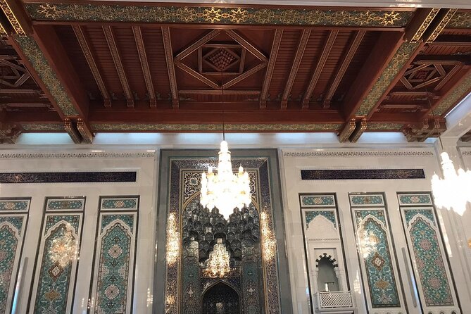 Private Full Day Muscat City Tour - Qurum Beach road and the fish market for real Muscat flavor