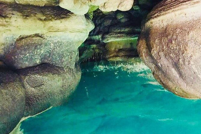 Private Full-Day Wadi Shab and Bimmah Sinkhole Tour - The private 4WD format: why this day feels easier