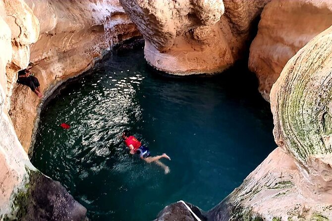 Private Full-Day Wadi Shab and Bimmah Sinkhole Tour - What’s included, what’s not, and how that affects value