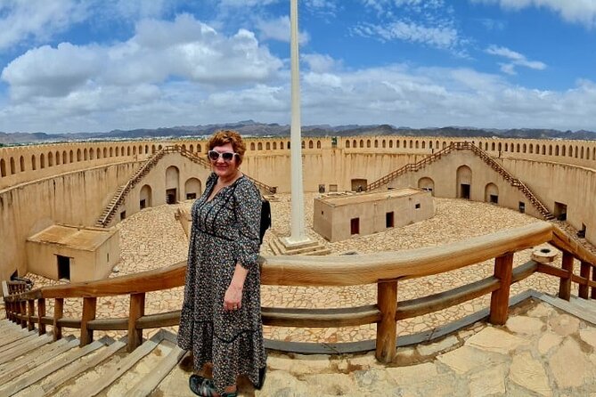 Private Nizwa - Al Hamra Old Village - Misfah Al Arbyeen - Full Day Tour - What guides bring to the experience (and what to watch for)