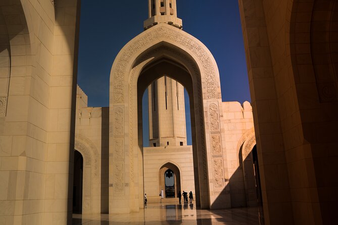 Private Transfer: To and From Muscat Airport - Timing for Delayed Flights and One-Day Pickup Changes