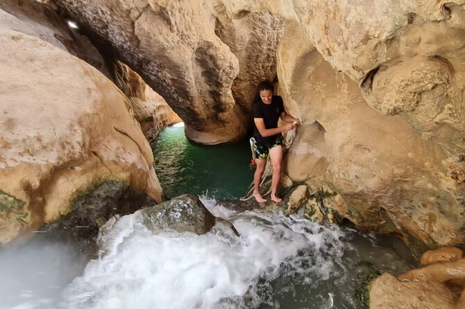 Private Wadi Shab - Bimmah Sinkhole - White Sand Beach - Full Day Tour - Pickup, 4WD Comfort, and the Logistics That Actually Matter