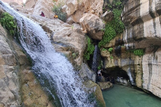 Private Wadi Tiwi - Bimmah Sinkhole - White Sand Beach - Full Day Tour - Stop 3: White Sands Beach or Fins Beach, finish with that impossible color