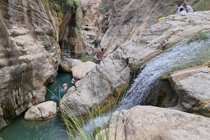 Private Wadi Tiwi - Bimmah Sinkhole - White Sand Beach - Full Day Tour - Pickup, 4WD rides, and your English guide (the comfort layer)