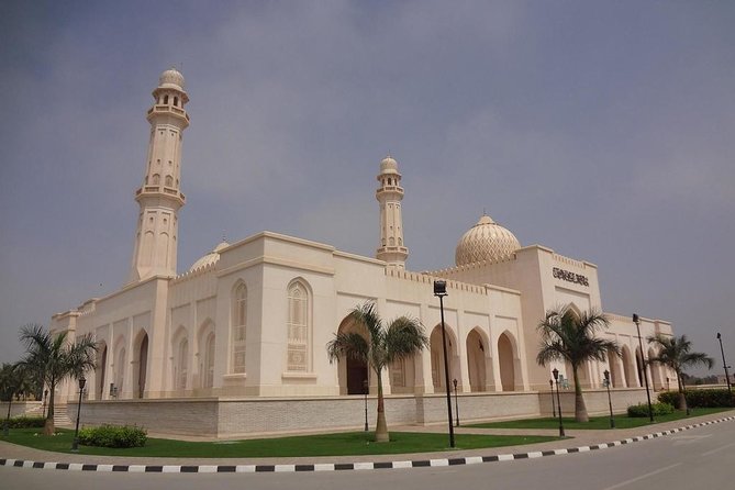 Salalah City Tour :Salalah Tours - Sultan Qaboos Mosque: a landmark stop with room to breathe