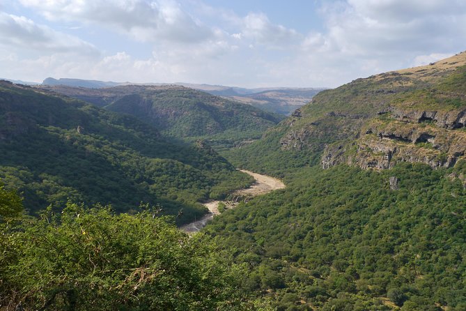 Salalah City Tour + West Coast Combo (Mughsail beach, blowholes) - Ittin Cave viewpoint over the city and Jarzeez valley
