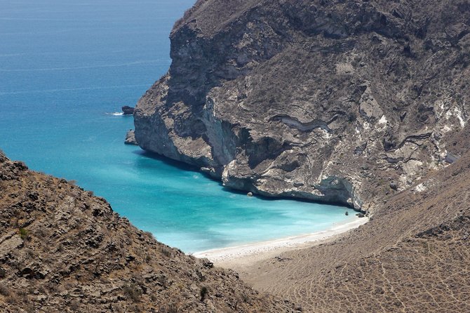 Salalah City Tour + West Coast Combo (Mughsail beach, blowholes) - The guide and small comforts that make it feel worth it