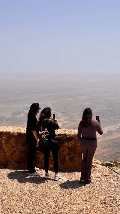 Salalah East Tour: Taqah , Darbat waterfall,camel's baobab - The guide makes a real difference: Hamed as the example