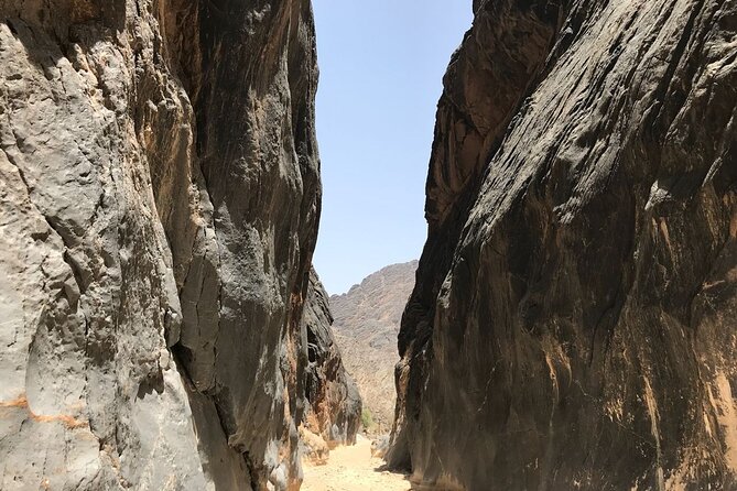 Tour Shahad 4 Days-3 Nights, Oman Tours Package - What to pack: shoes, towel, and smart layers for day-night swings
