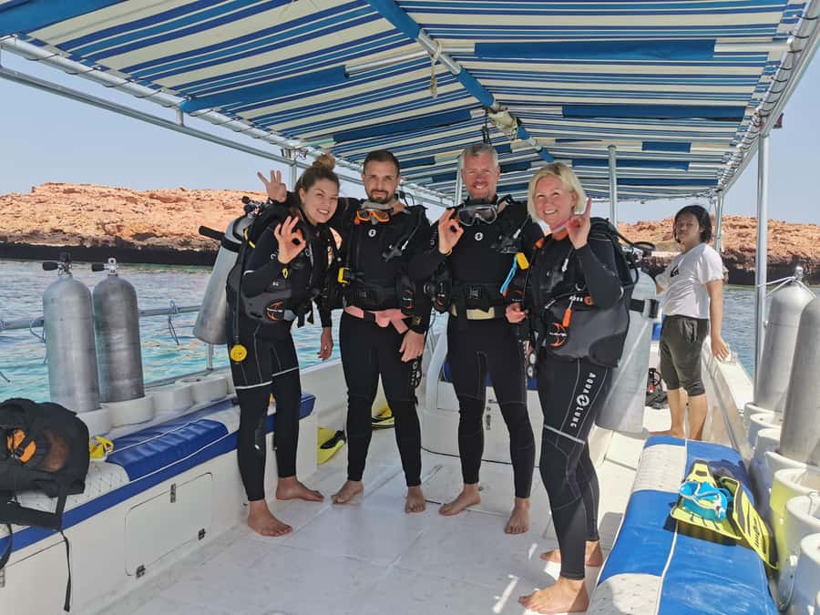 Try scuba Diving Tours To Daymaniyat Islands. - Break time: chicken or vegetarian sandwiches and fresh fruit