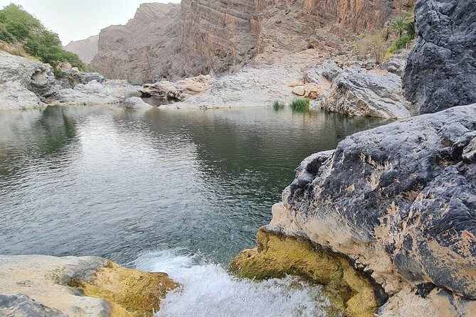 Wadi Al Arbeieen Sinkhole & Fins Beach Swim & Hike - Fins Beach White Sands: How to Enjoy the Calm Finish
