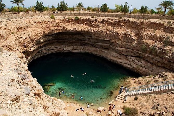 Wadishab and Bhima Sink Hole (Sharing Tours - Bimmah Sinkhole: turquoise fresh plus salt water, with a cool science story