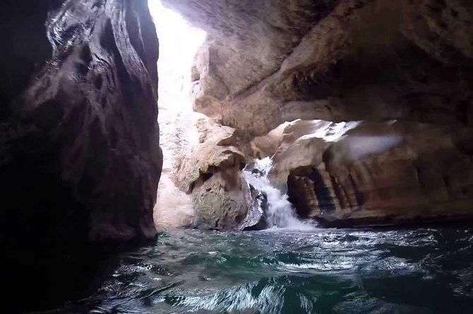 Wadishab and Bhima Sink Hole (Sharing Tours - Who this tour suits best, and who should rethink it