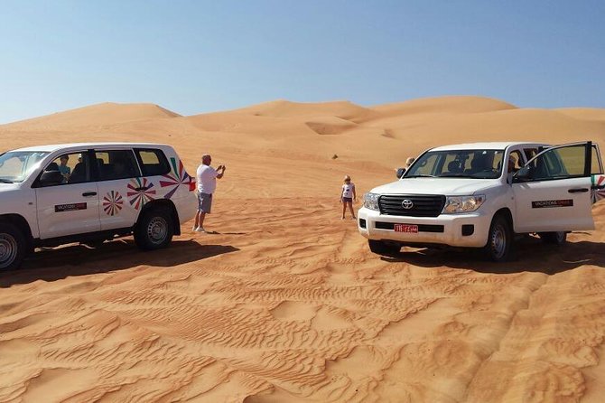 Wahiba Sands Desert Safari 4X4 - Muscat to Wahiba Sands and Wadi Bani Khalid: the day-trip logic