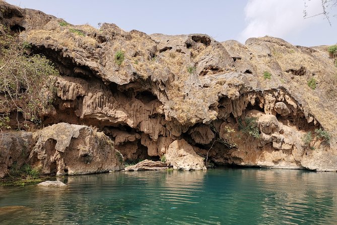 West of Salalah private tour - fascinating mountains and beaches - Before You Go: What to Bring for Springs, Cliffs, and Mughsail